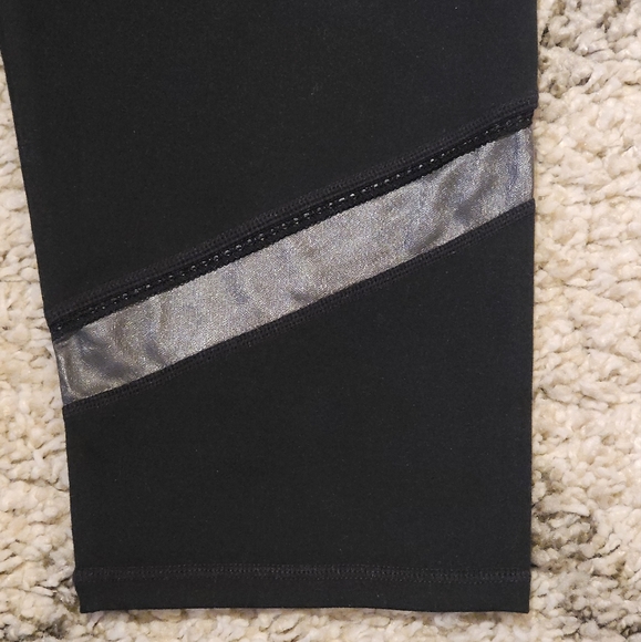 Fabletics Powerhold Leggings, black with gun metal accent, size 2X - Picture 3 of 4